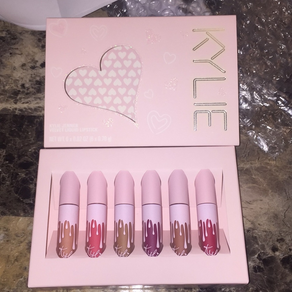 💖🎉 NWOT Kylie Velvet Liquid Lipstick 💄